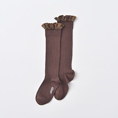 COLLEGIEN KIDS Elisabeth-Liberty Ruffle Ribbed Knee-high Socks（786 chocolat au lait）24/27-32/35
