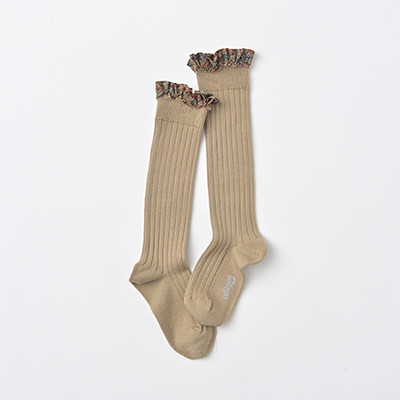 COLLEGIEN KIDS Elisabeth-Liberty Ruffle Ribbed Knee-high Socks（226 petite taupe）24/27-28/31