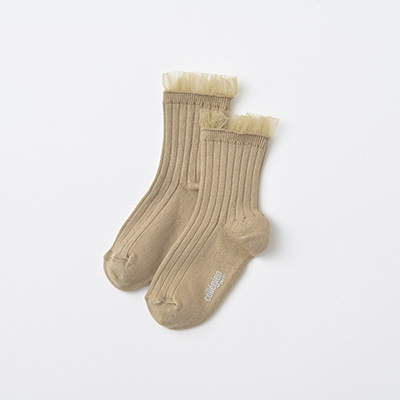 COLLEGIEN KIDS Margaux-Tulle Frill Ribbed Ankle Socks（226 petite taupe）24/27-32/35