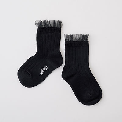 COLLEGIEN KIDS Margaux-Tulle Frill Ribbed Ankle Socks（171 noir de charbon ）24/27-32/35